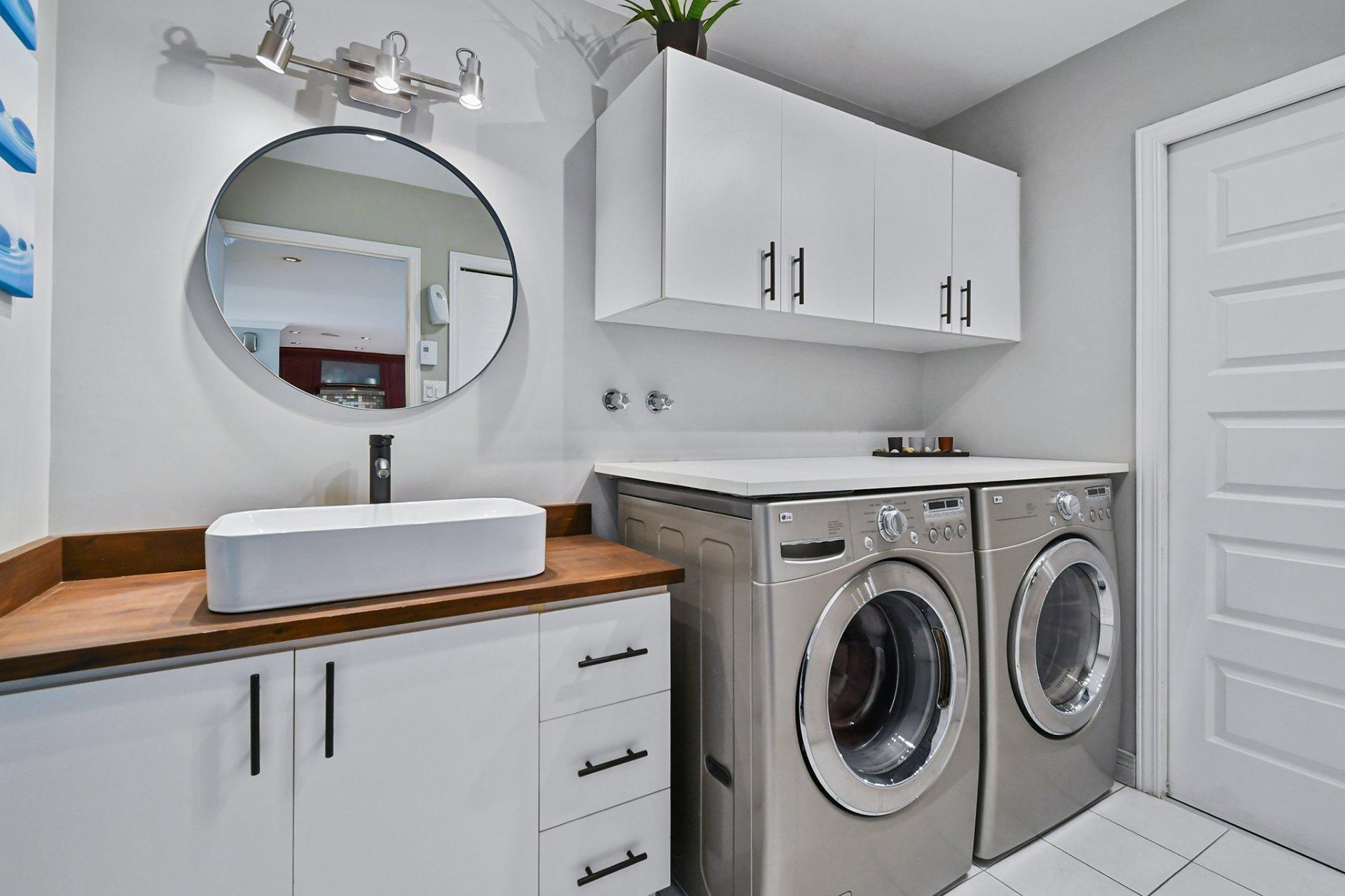 









397


Av. Marc-Aurèle-Fortin

,
Laval (Sainte-Rose),




QC
H7L5G2

