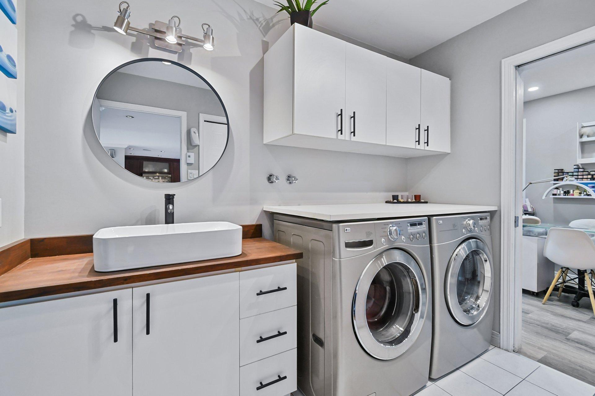 









397


Av. Marc-Aurèle-Fortin

,
Laval (Sainte-Rose),




QC
H7L5G2


