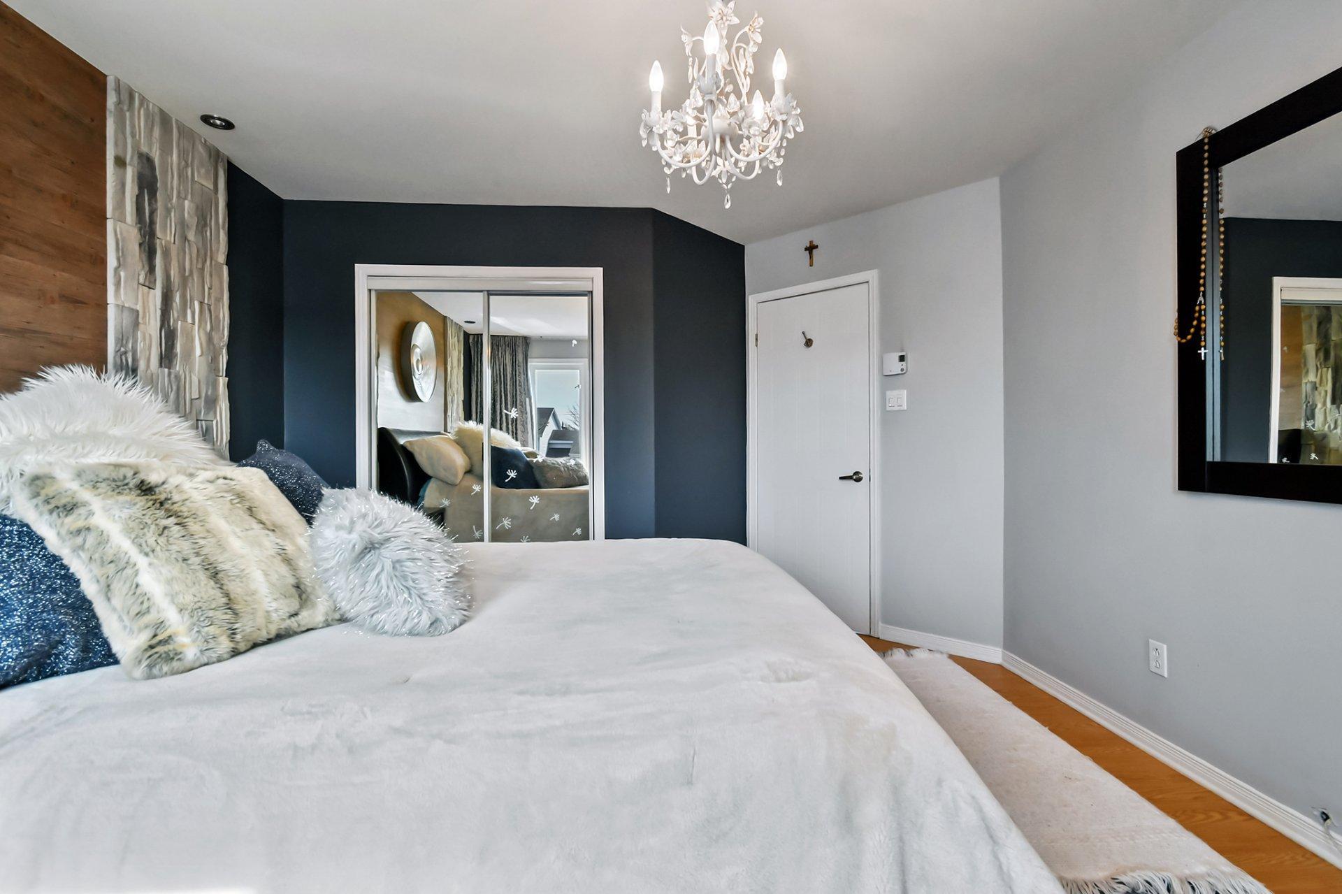 









397


Av. Marc-Aurèle-Fortin

,
Laval (Sainte-Rose),




QC
H7L5G2

