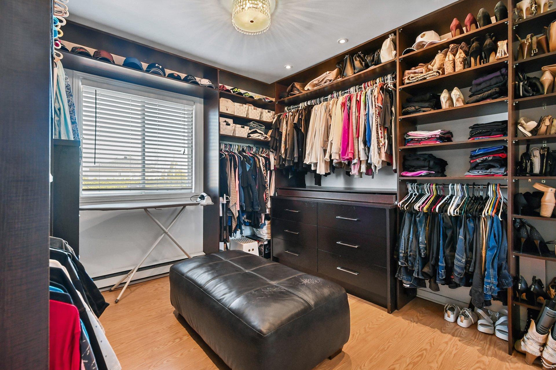 









397


Av. Marc-Aurèle-Fortin

,
Laval (Sainte-Rose),




QC
H7L5G2

