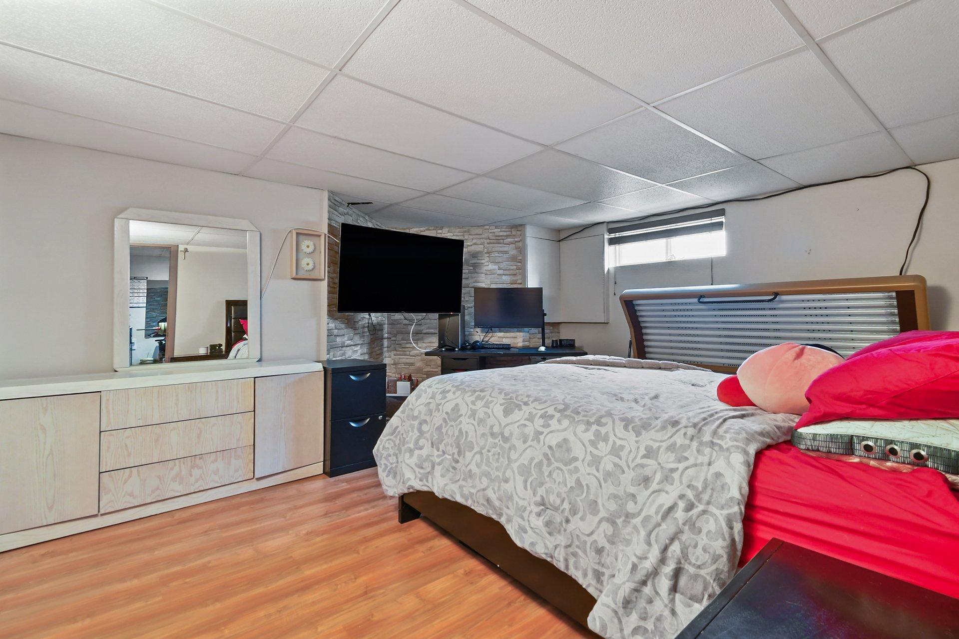 









397


Av. Marc-Aurèle-Fortin

,
Laval (Sainte-Rose),




QC
H7L5G2


