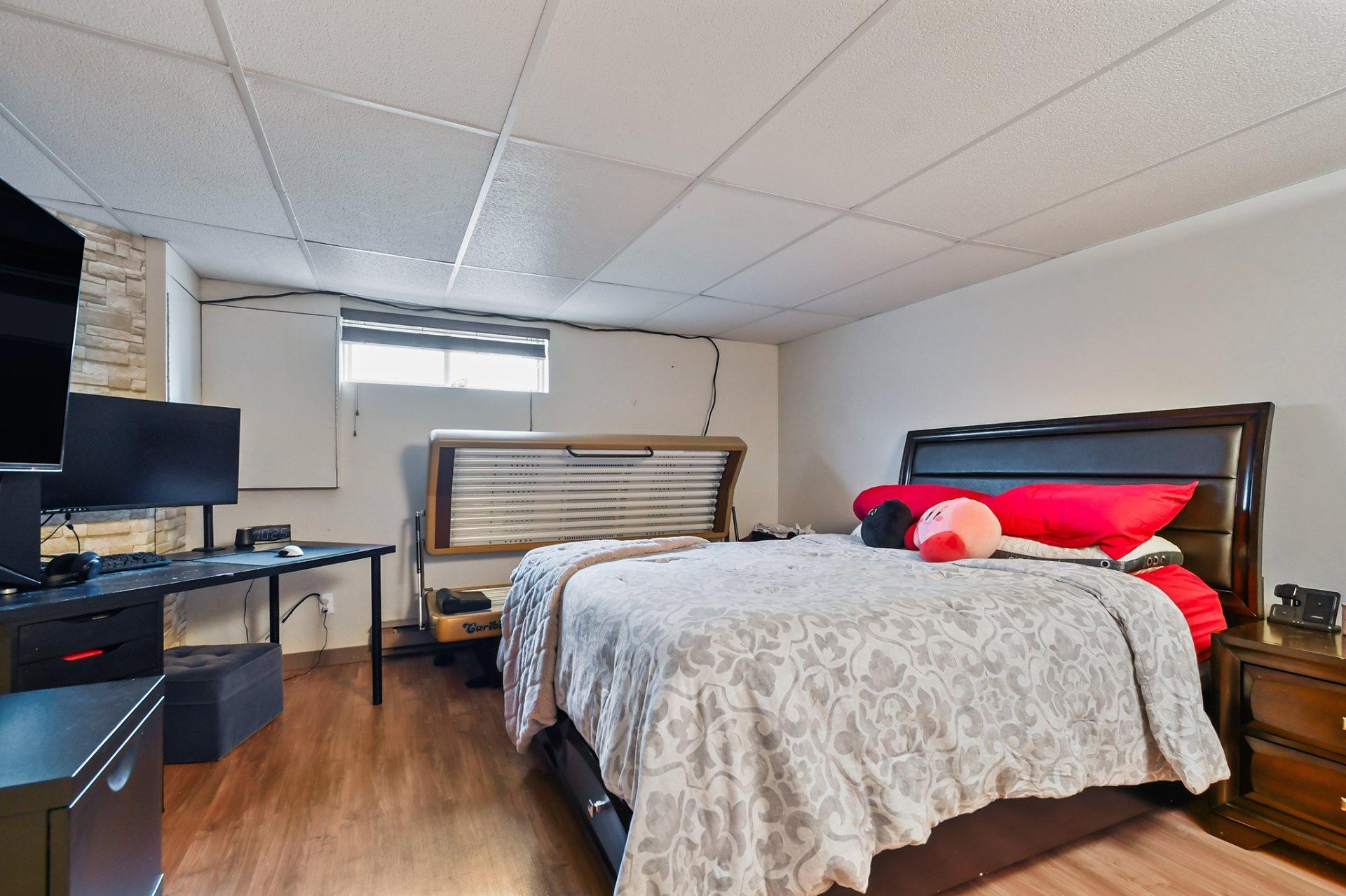 









397


Av. Marc-Aurèle-Fortin

,
Laval (Sainte-Rose),




QC
H7L5G2

