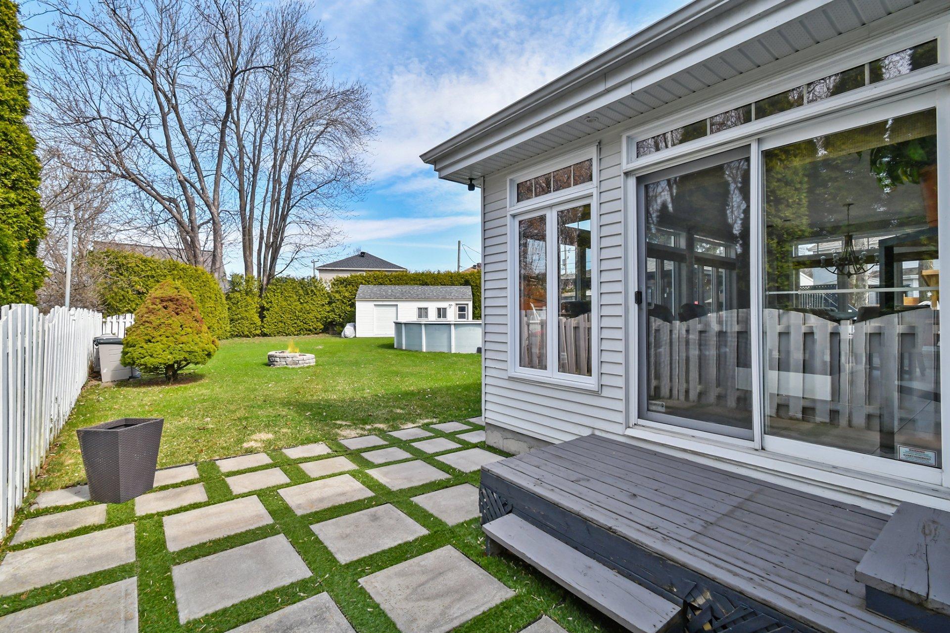 









397


Av. Marc-Aurèle-Fortin

,
Laval (Sainte-Rose),




QC
H7L5G2

