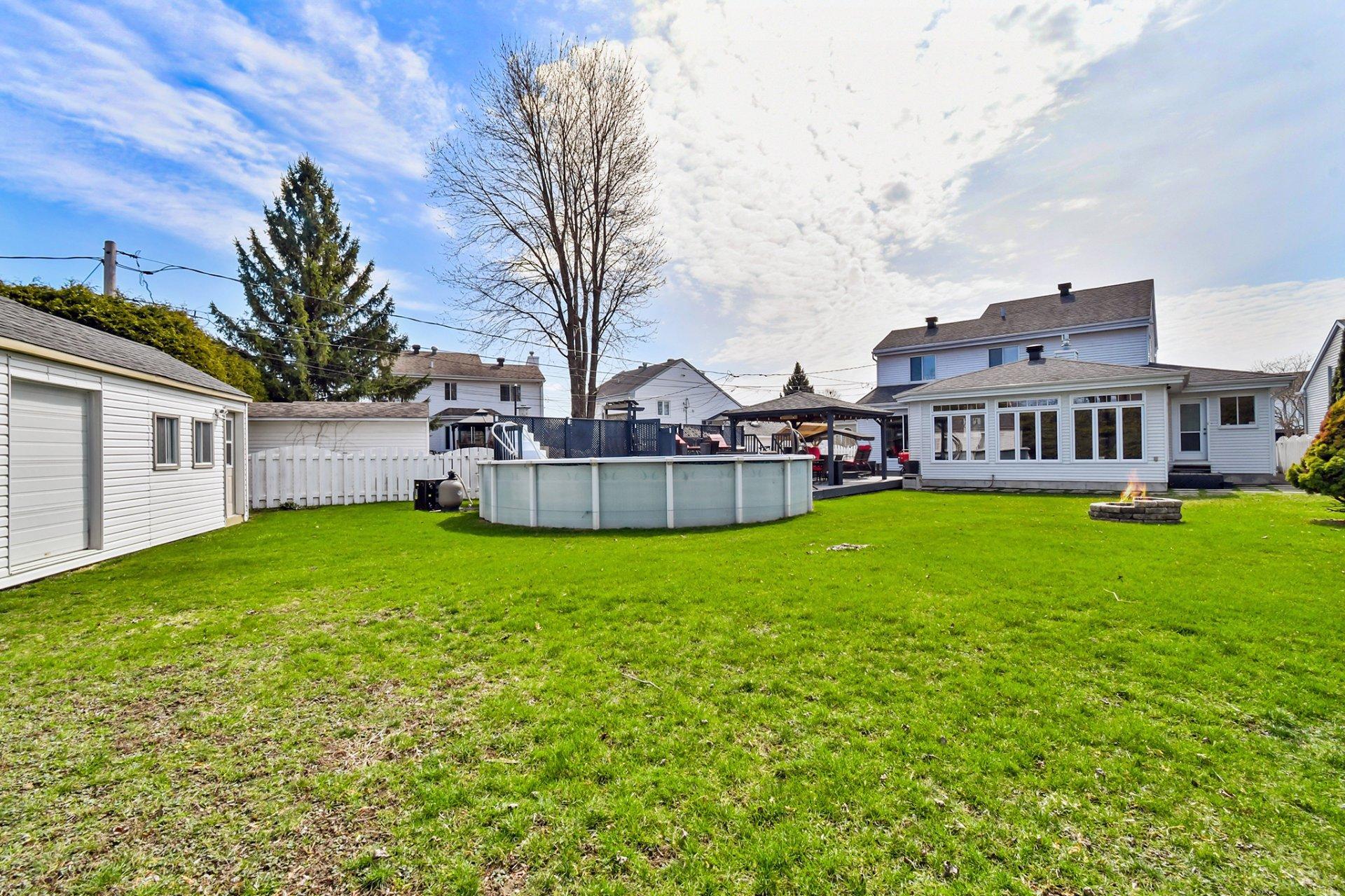 









397


Av. Marc-Aurèle-Fortin

,
Laval (Sainte-Rose),




QC
H7L5G2


