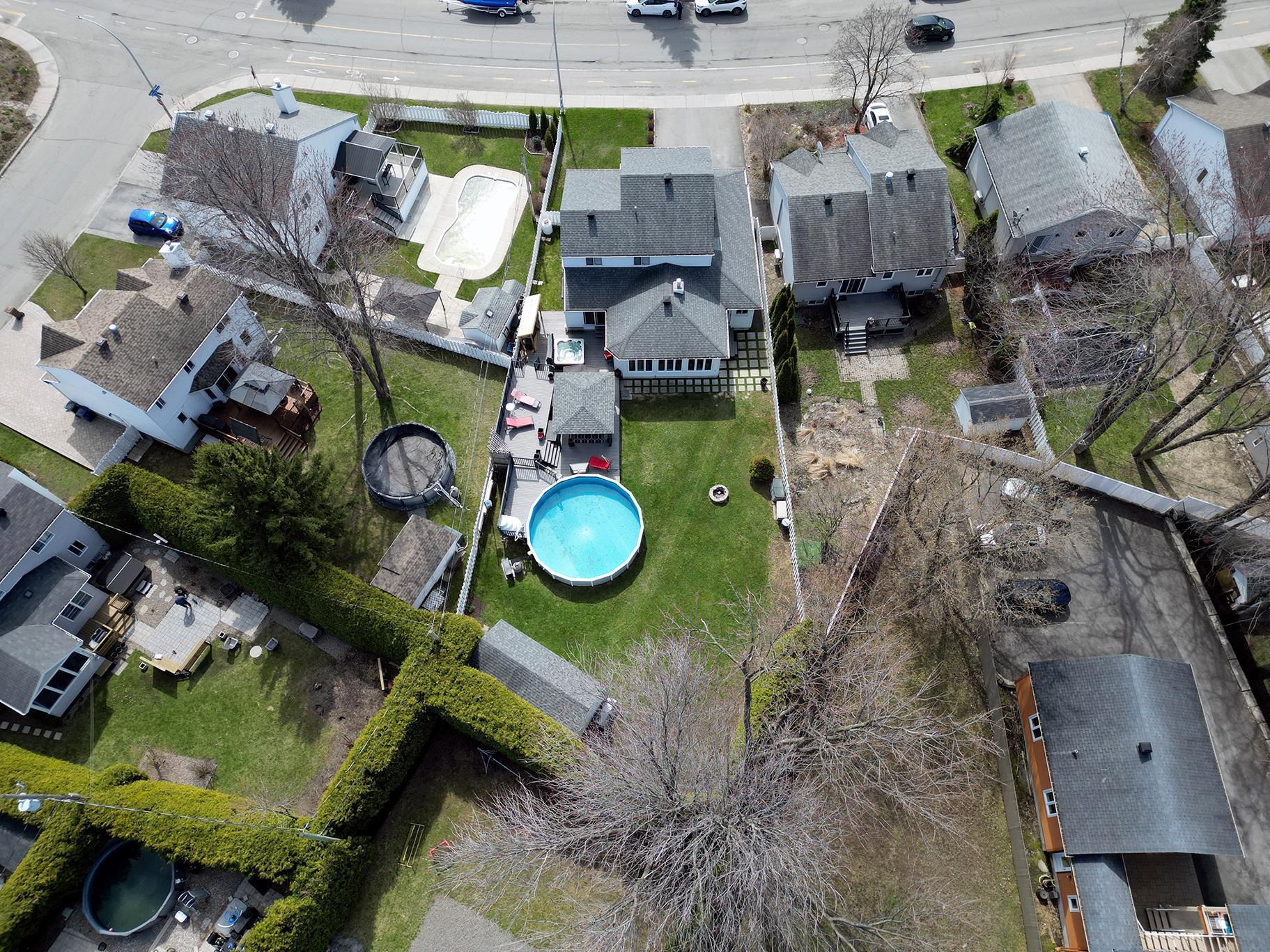 









397


Av. Marc-Aurèle-Fortin

,
Laval (Sainte-Rose),




QC
H7L5G2

