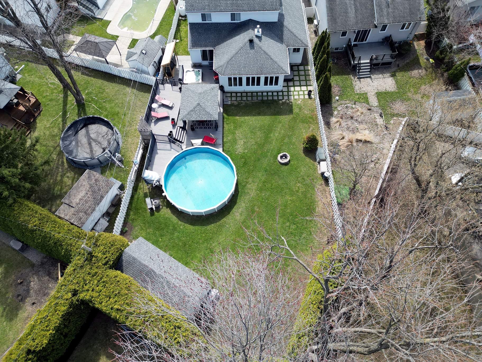 









397


Av. Marc-Aurèle-Fortin

,
Laval (Sainte-Rose),




QC
H7L5G2

