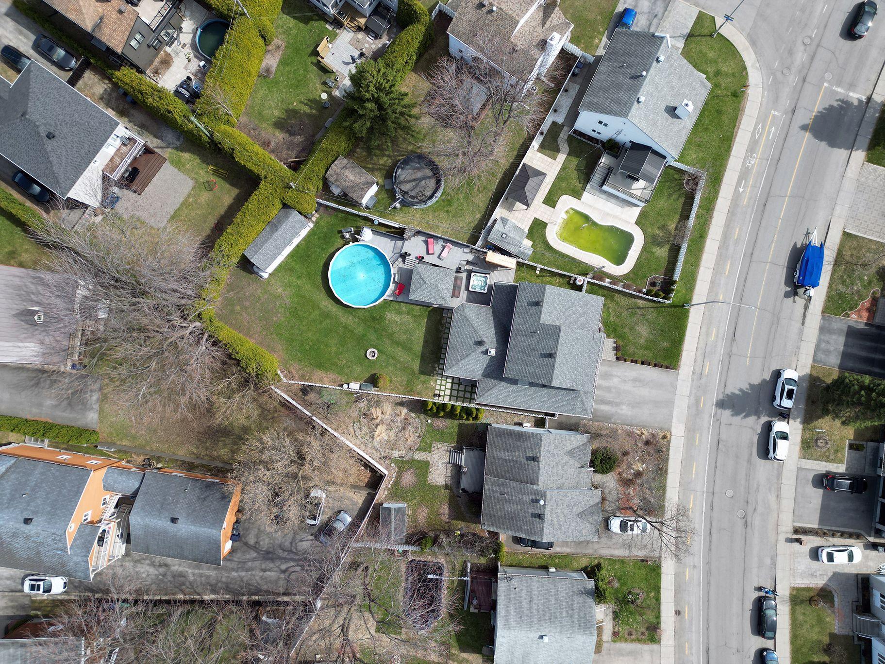 









397


Av. Marc-Aurèle-Fortin

,
Laval (Sainte-Rose),




QC
H7L5G2


