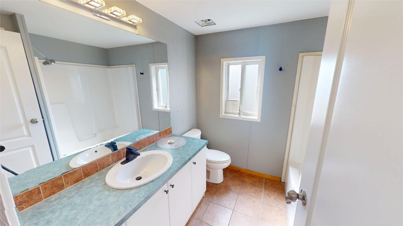 









724


Innes

Avenue, 4,
Cranbrook,




BC
V1C 2A5

