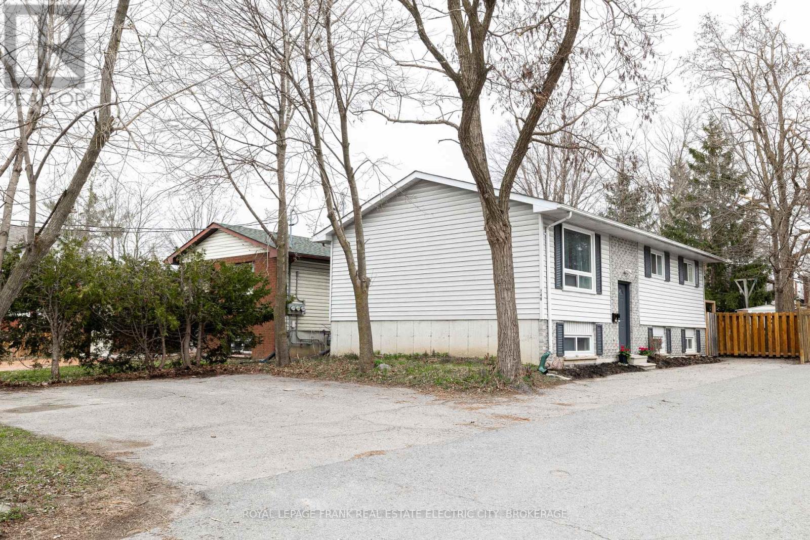 












746 CHEMONG ROAD

,
Peterborough North (South),




Ontario
K9H5Y9

