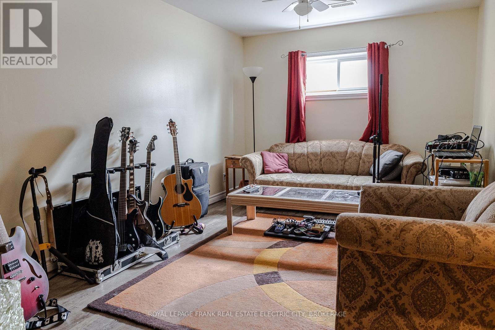 












746 CHEMONG ROAD

,
Peterborough North (South),




Ontario
K9H5Y9

