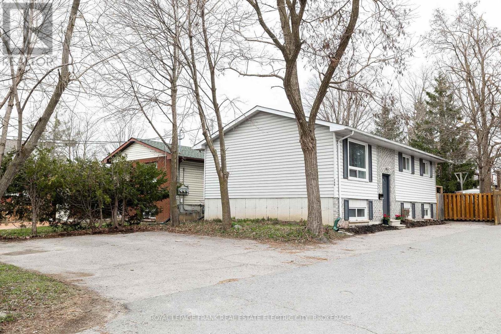 












746 CHEMONG ROAD

,
Peterborough North (South),




Ontario
K9H5Y9

