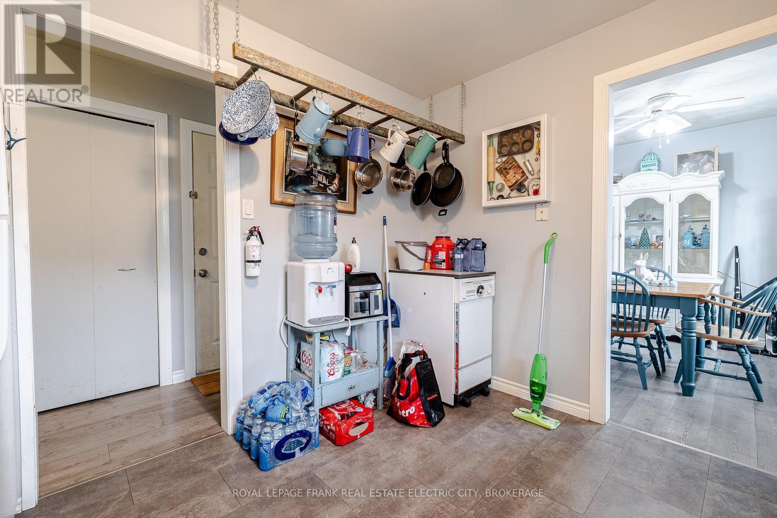 












746 CHEMONG ROAD

,
Peterborough North (South),




Ontario
K9H5Y9

