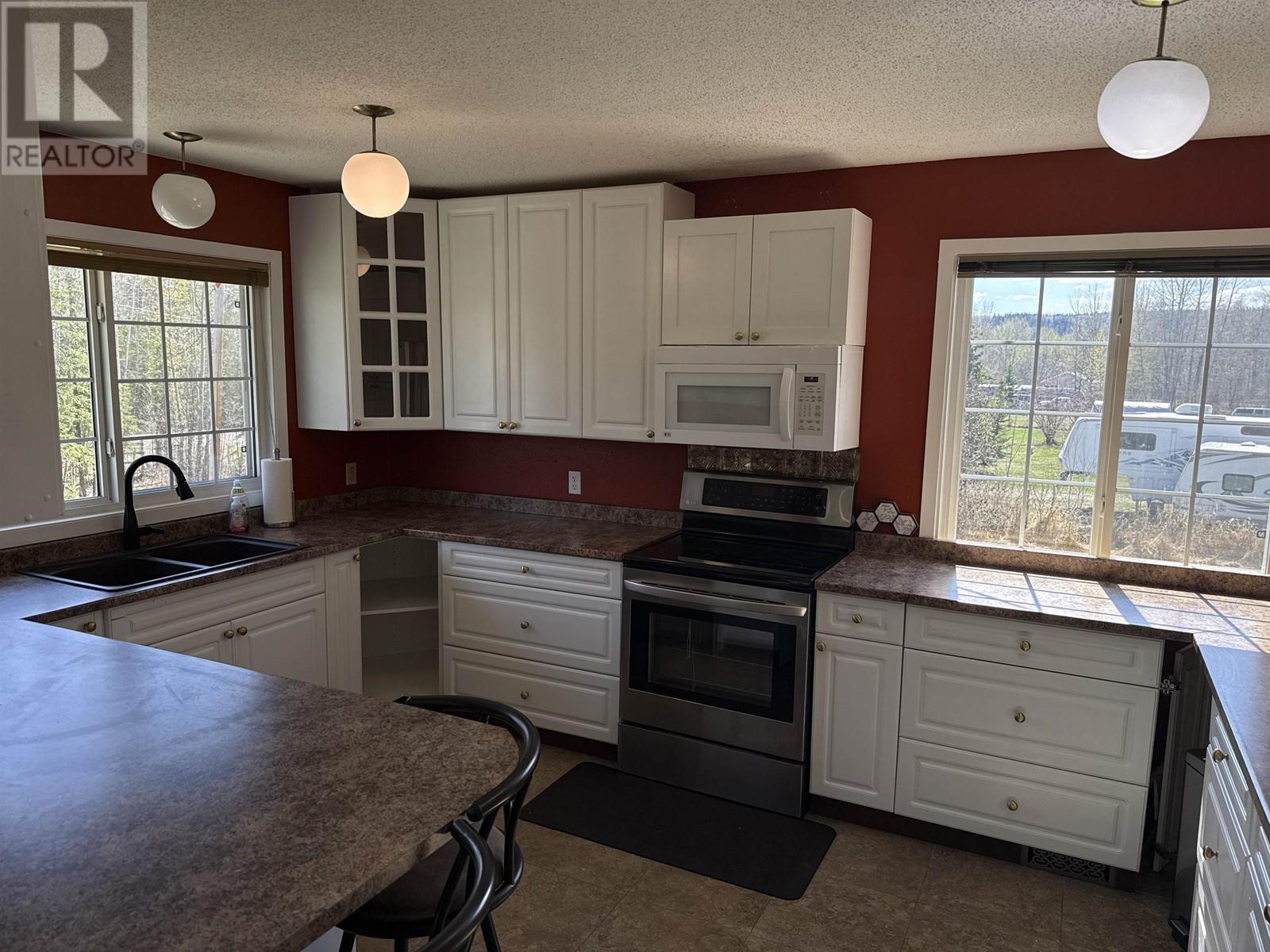 












911 HESKETH ROAD

,
Quesnel,




British Columbia
V2J7H6

