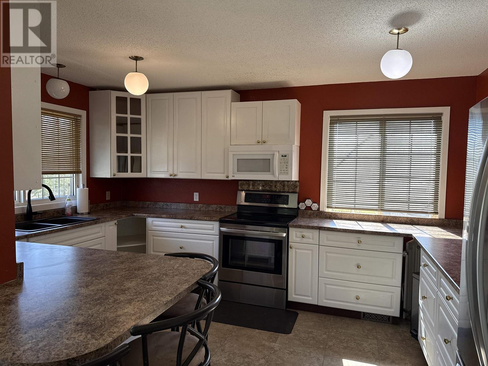 












911 HESKETH ROAD

,
Quesnel,




British Columbia
V2J7H6

