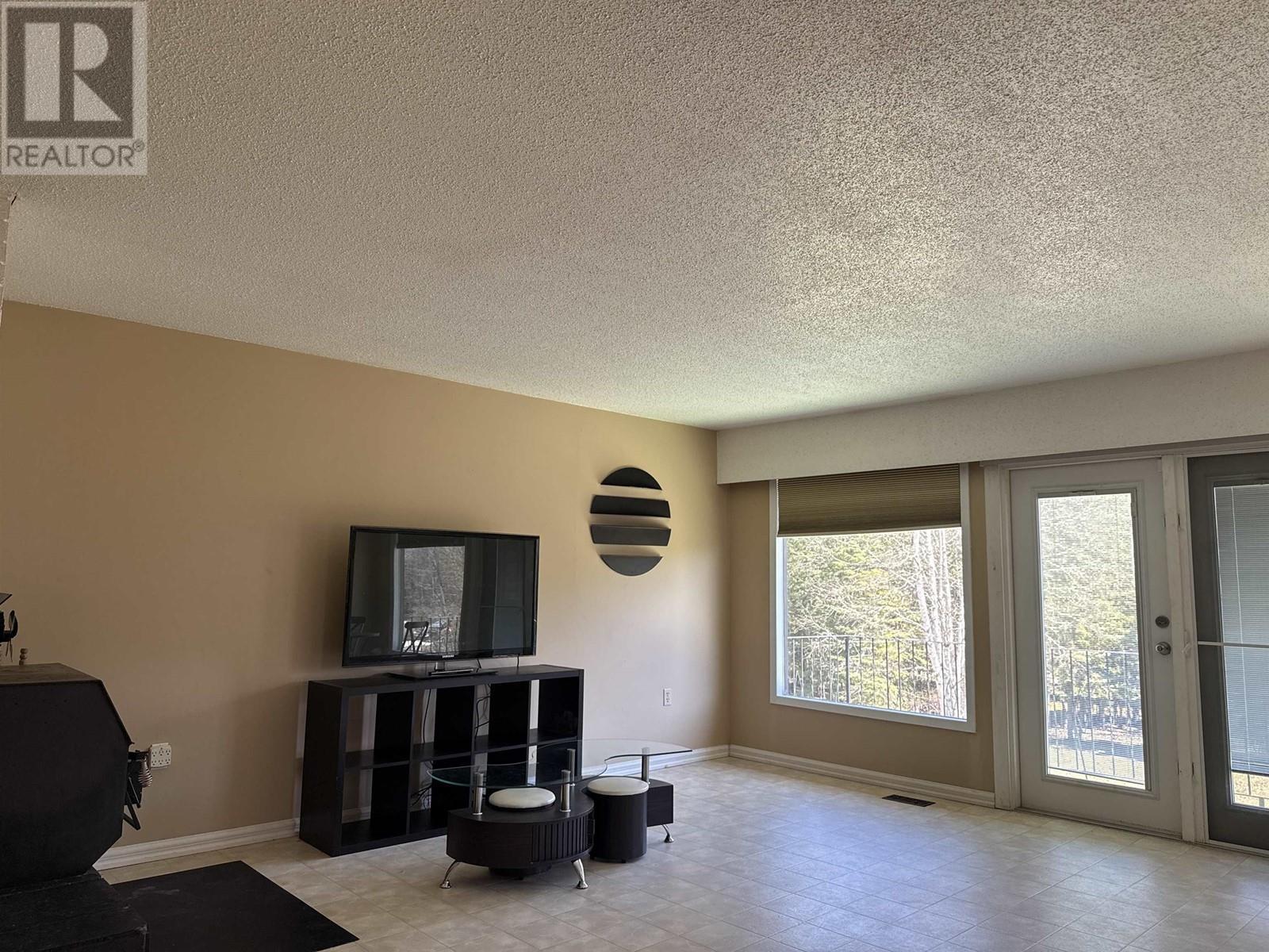












911 HESKETH ROAD

,
Quesnel,




British Columbia
V2J7H6


