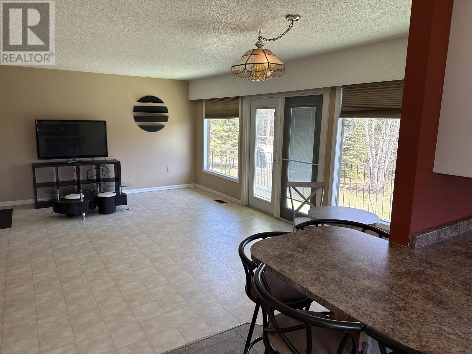 












911 HESKETH ROAD

,
Quesnel,




British Columbia
V2J7H6

