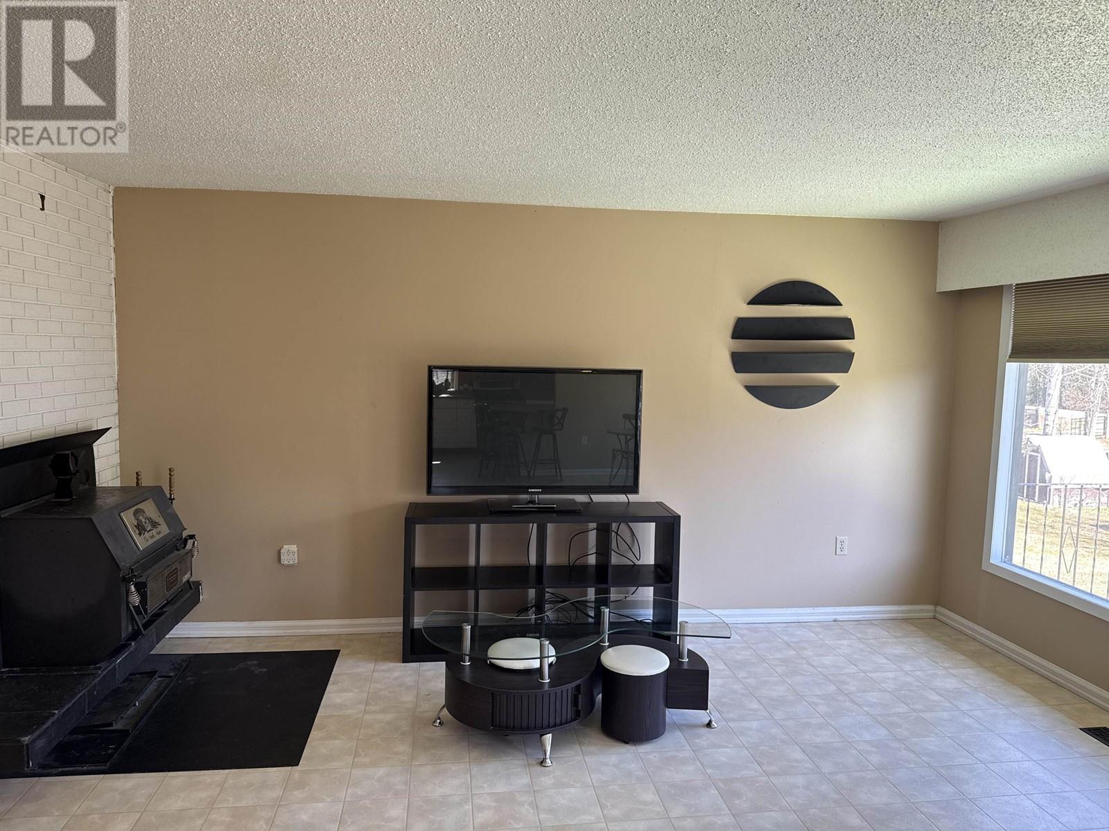 












911 HESKETH ROAD

,
Quesnel,




British Columbia
V2J7H6

