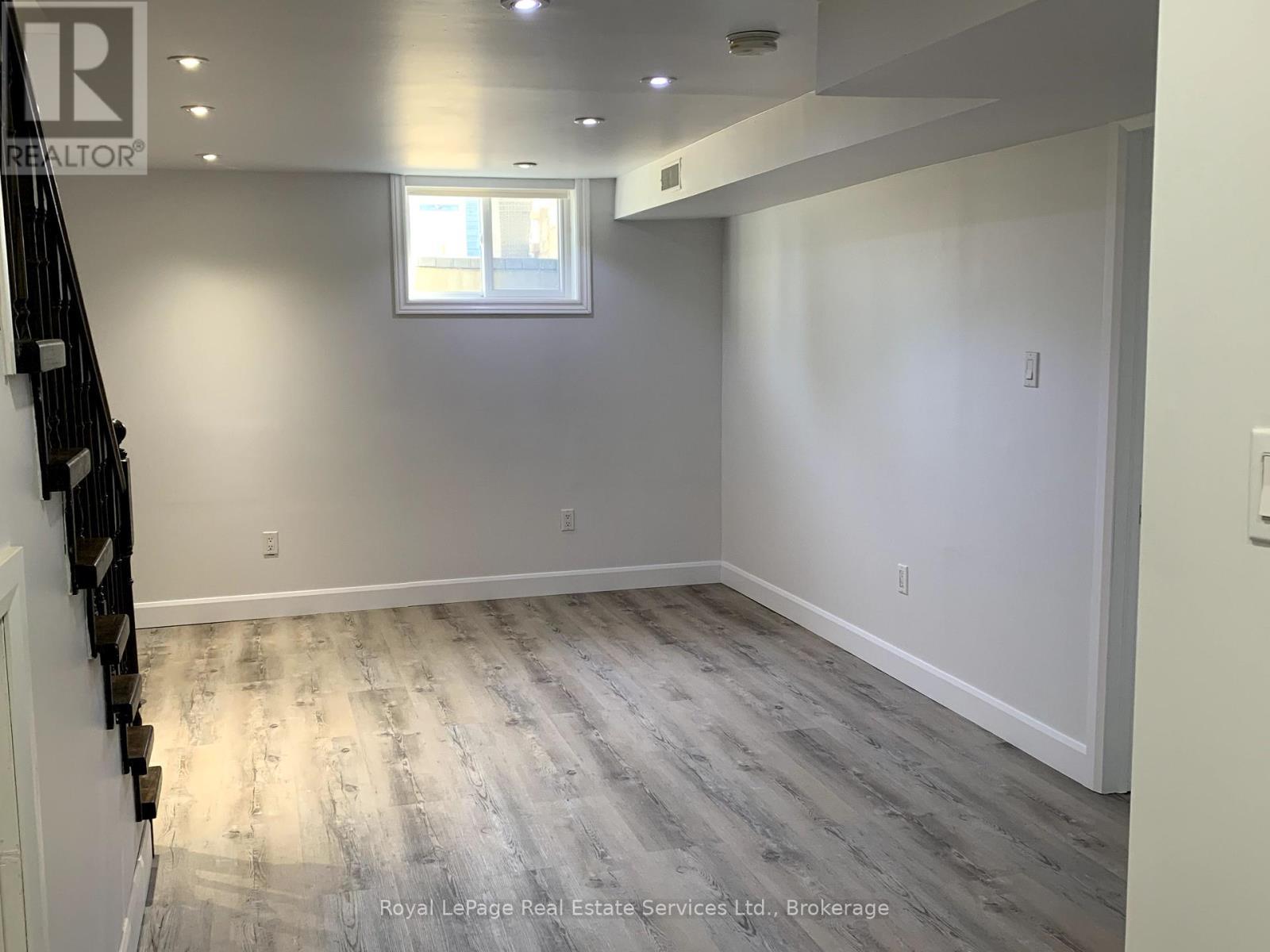 












2 - 1033 GARDNER AVENUE

,
Mississauga (Lakeview),




Ontario
L5E1B5

