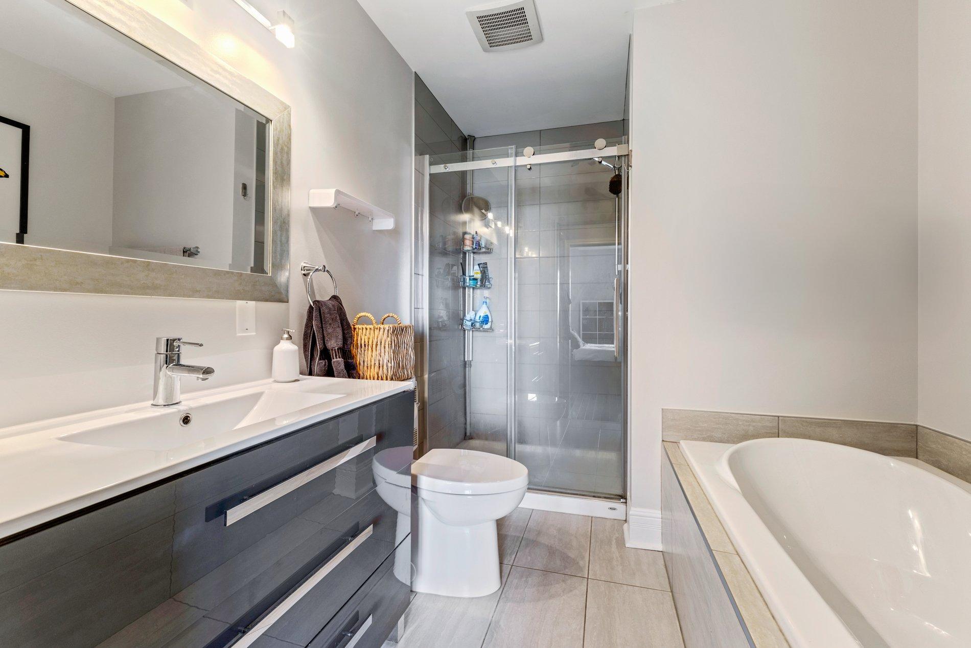 









2865


Av. du Cosmodôme

, 306,
Laval (Chomedey),




QC
H7T0G6

