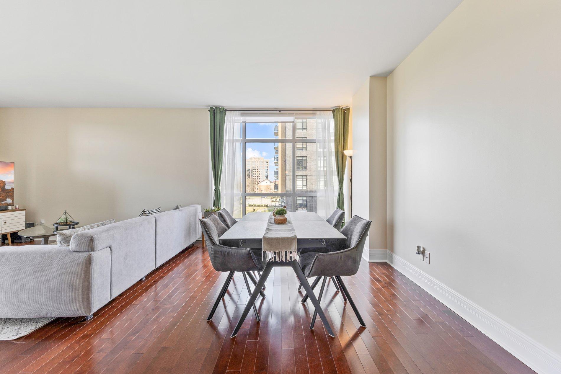 









2865


Av. du Cosmodôme

, 306,
Laval (Chomedey),




QC
H7T0G6

