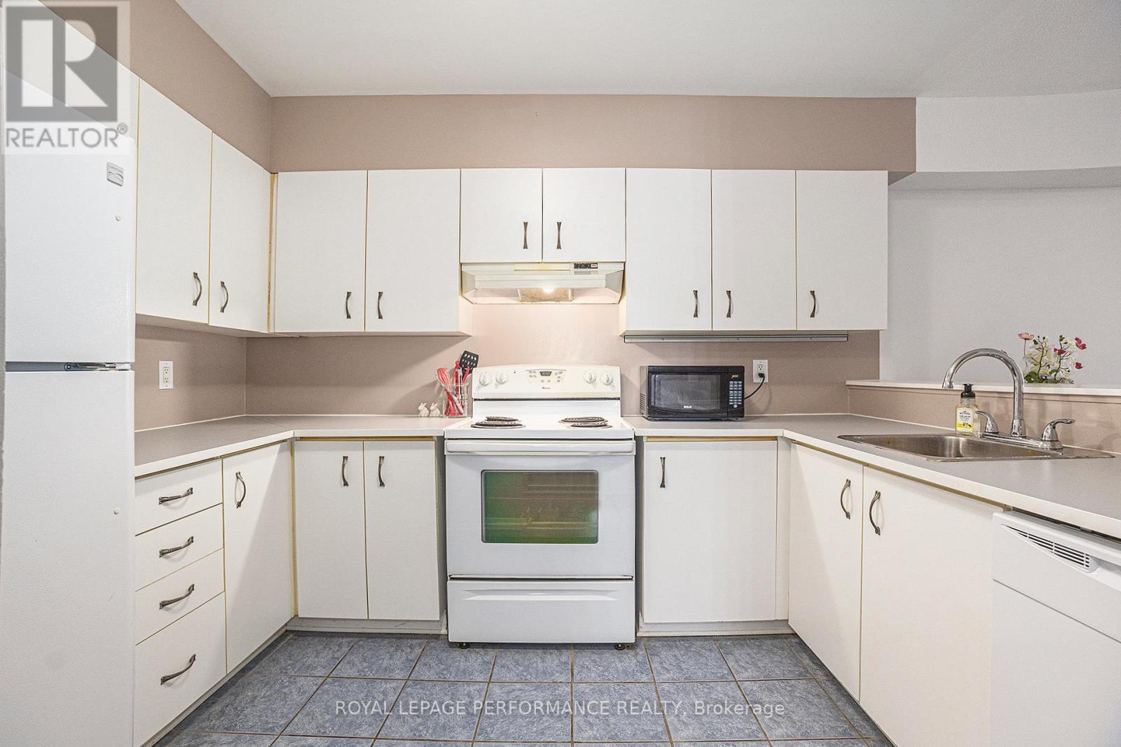 












105 - 318 LORRY GREENBERG DRIVE

,
Ottawa,




Ontario
K1T2R5

