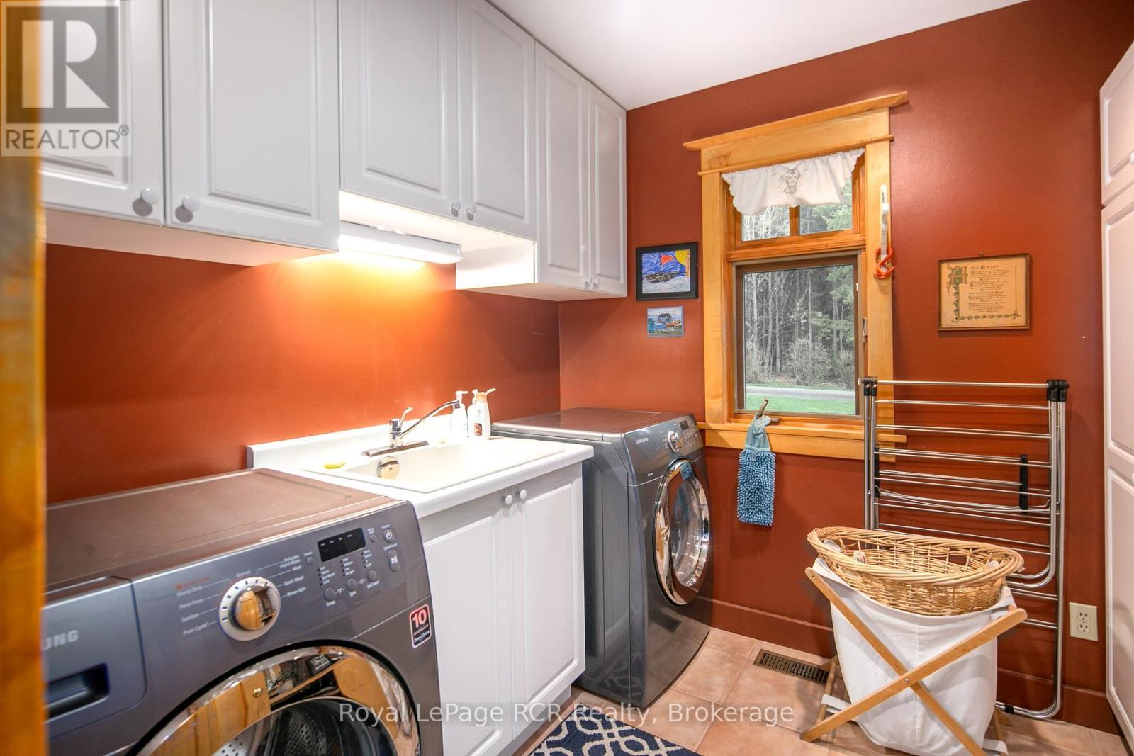 












635317 EUPHRASIA-HOLLAND TOWNLINE

,
Grey Highlands,







Ontario
N0C1H0

