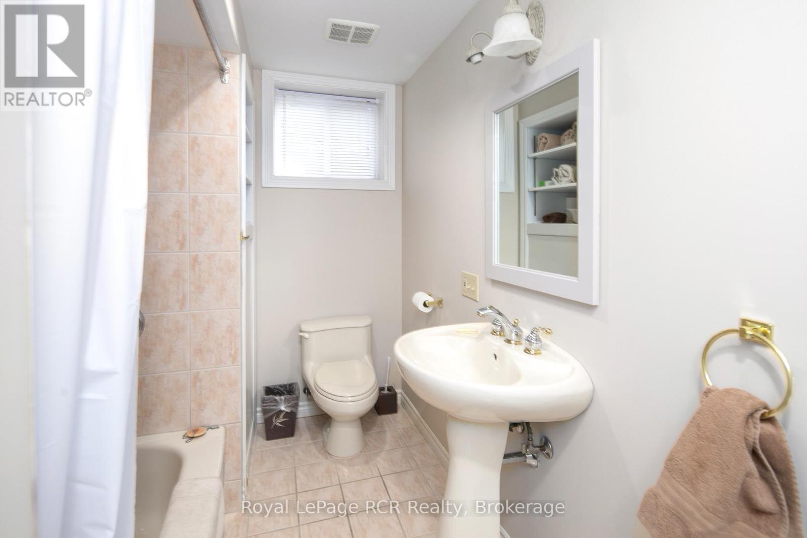 












635317 EUPHRASIA-HOLLAND TOWNLINE

,
Grey Highlands,







Ontario
N0C1H0

