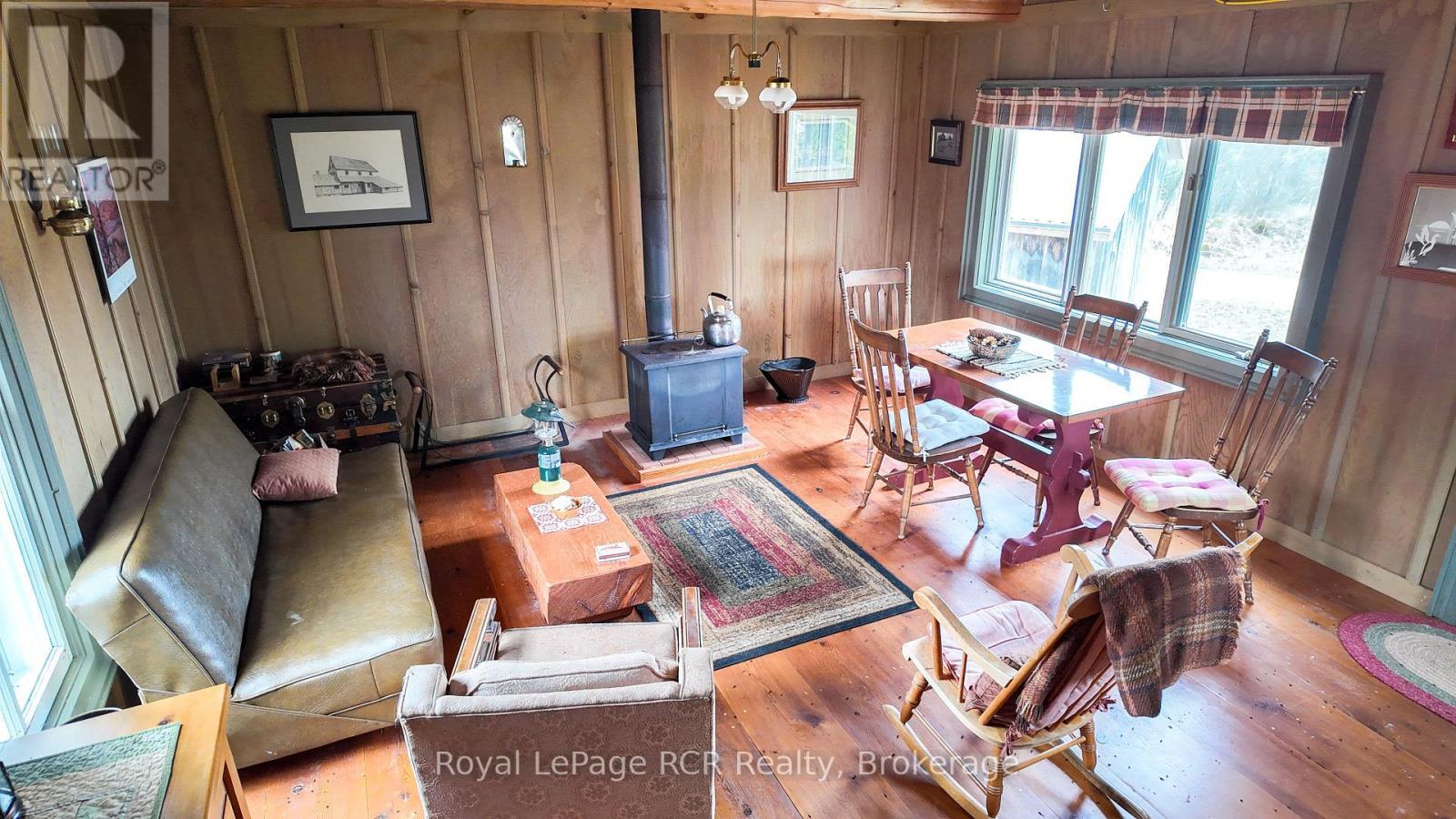 












635317 EUPHRASIA-HOLLAND TOWNLINE

,
Grey Highlands,







Ontario
N0C1H0

