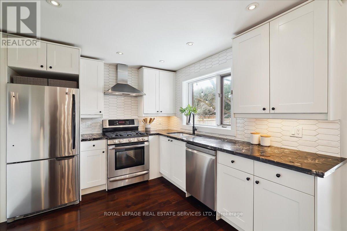 












856 TEAL DRIVE

,
Burlington,




Ontario
L7T2Y7

