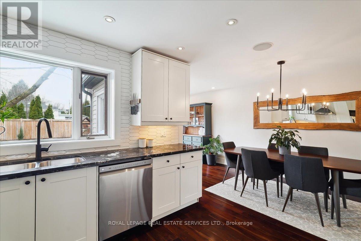 












856 TEAL DRIVE

,
Burlington,




Ontario
L7T2Y7


