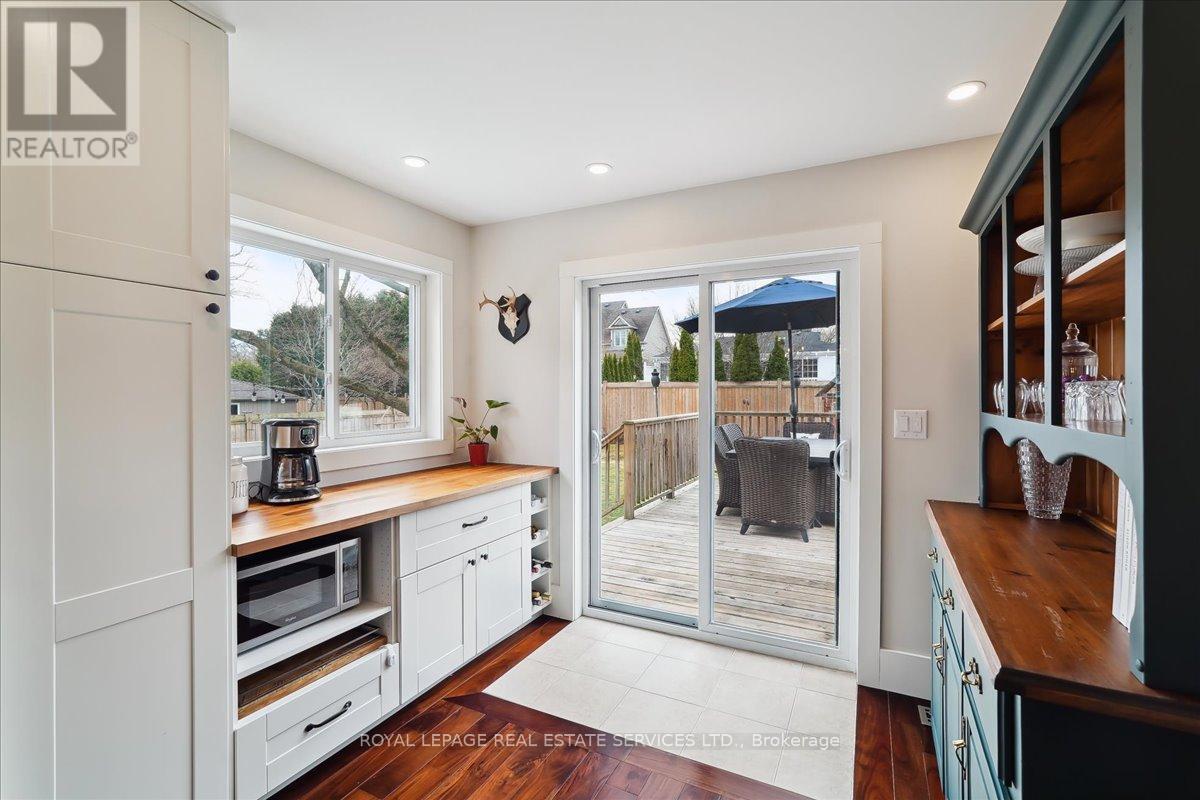 












856 TEAL DRIVE

,
Burlington,




Ontario
L7T2Y7

