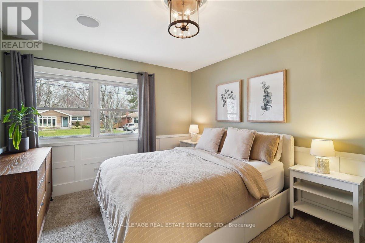 












856 TEAL DRIVE

,
Burlington,




Ontario
L7T2Y7

