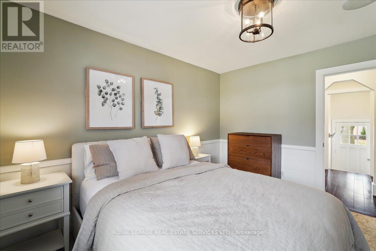 












856 TEAL DRIVE

,
Burlington,




Ontario
L7T2Y7

