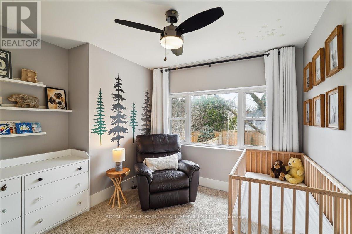 












856 TEAL DRIVE

,
Burlington,




Ontario
L7T2Y7

