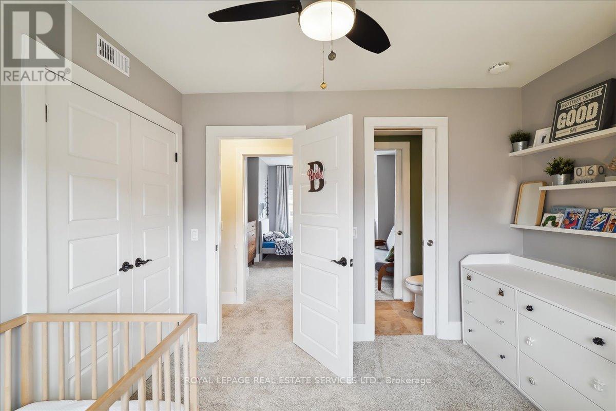 












856 TEAL DRIVE

,
Burlington,




Ontario
L7T2Y7

