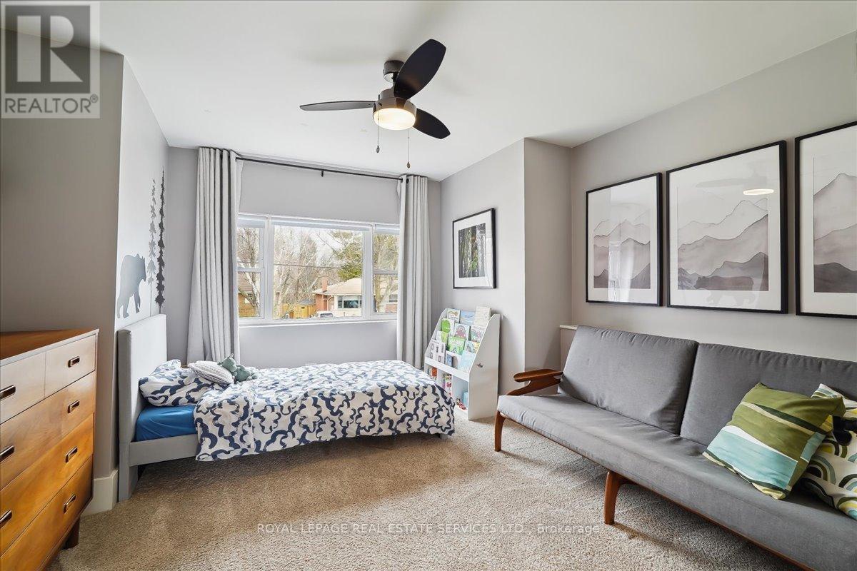 












856 TEAL DRIVE

,
Burlington,




Ontario
L7T2Y7

