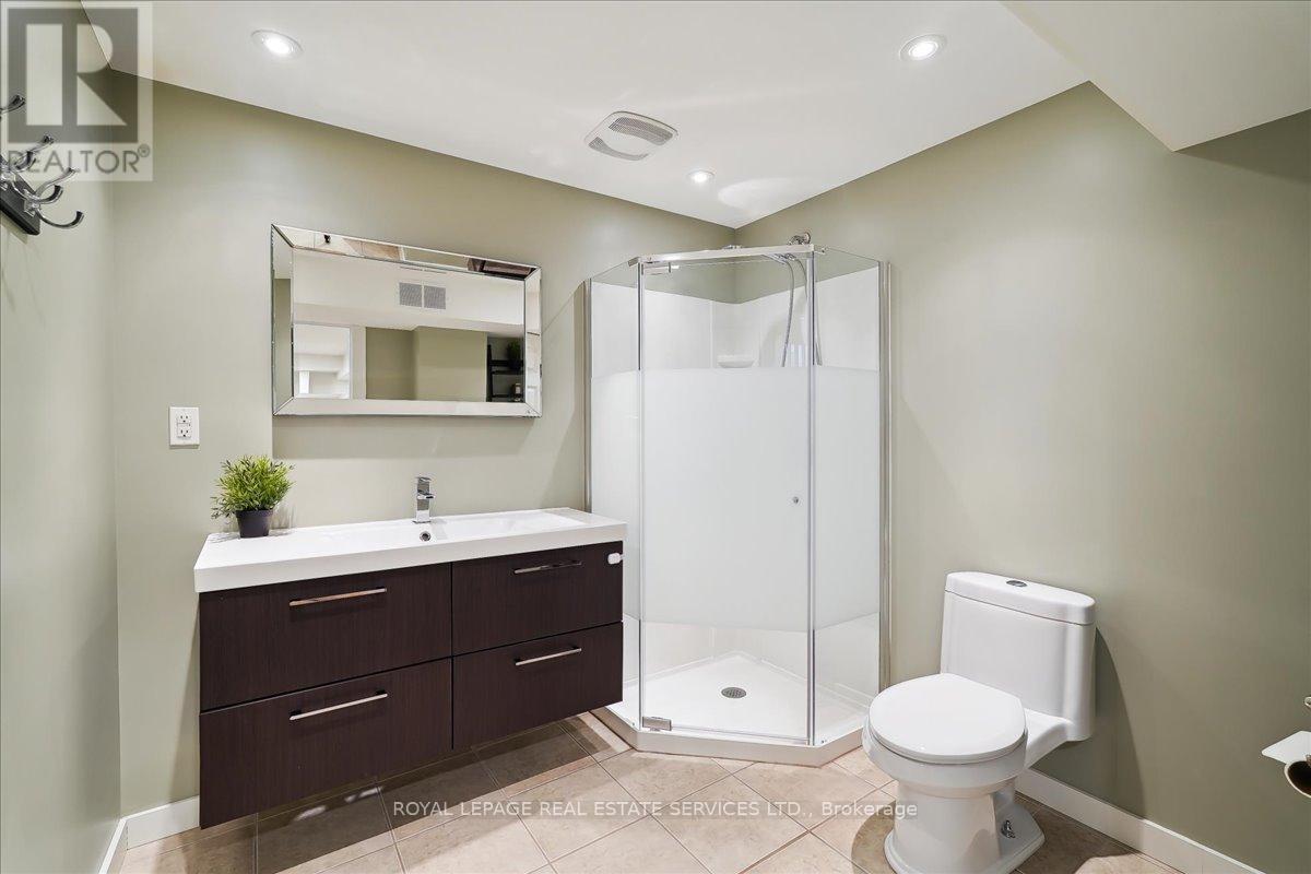 












856 TEAL DRIVE

,
Burlington,




Ontario
L7T2Y7

