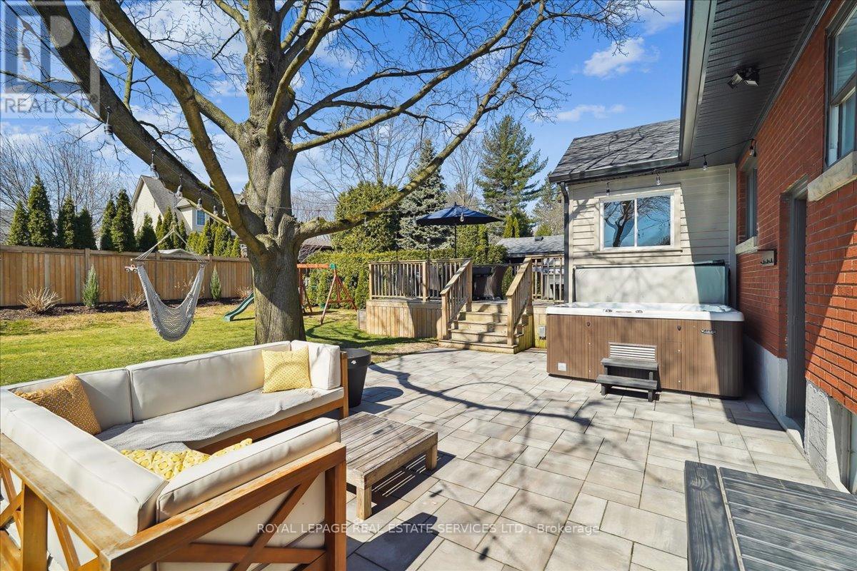 












856 TEAL DRIVE

,
Burlington,




Ontario
L7T2Y7

