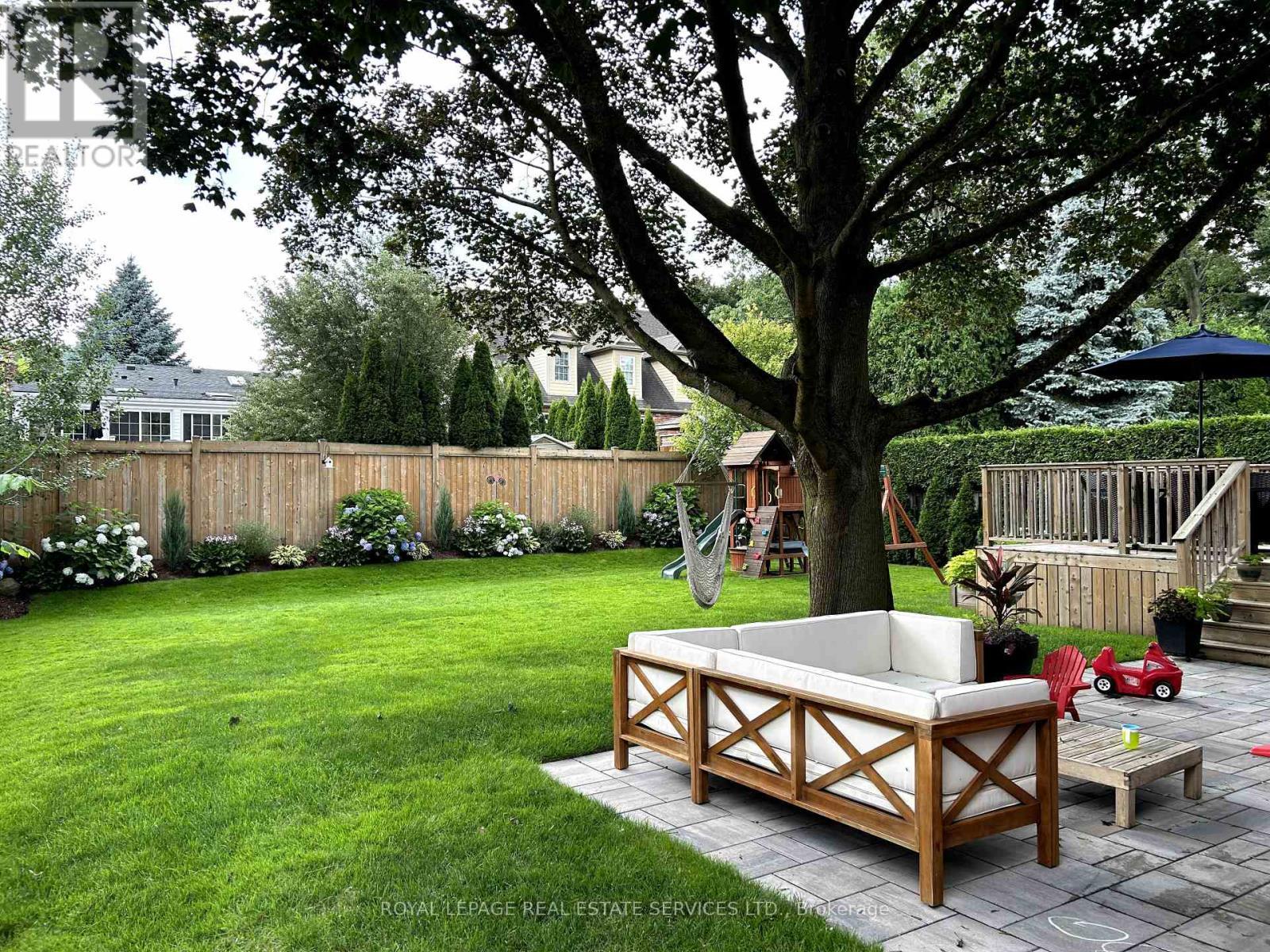 












856 TEAL DRIVE

,
Burlington,




Ontario
L7T2Y7

