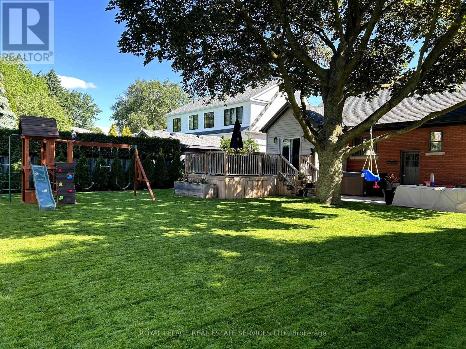 












856 TEAL DRIVE

,
Burlington,




Ontario
L7T2Y7

