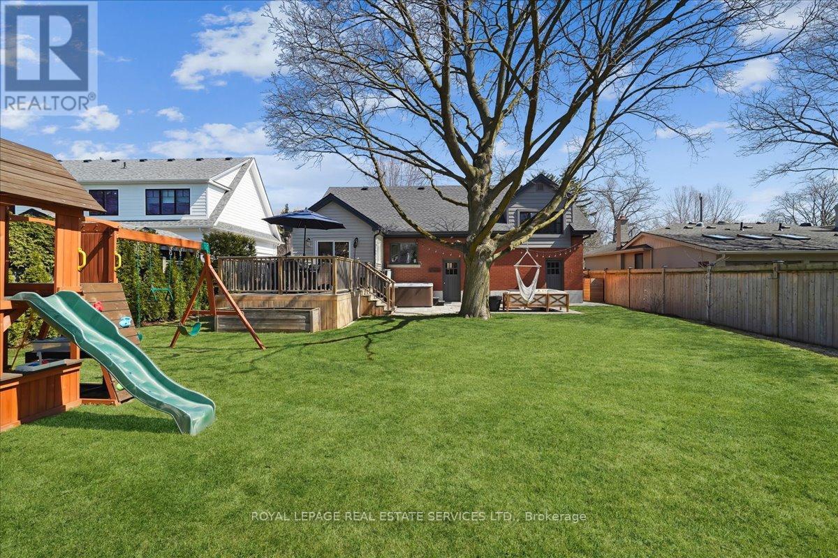 












856 TEAL DRIVE

,
Burlington,




Ontario
L7T2Y7


