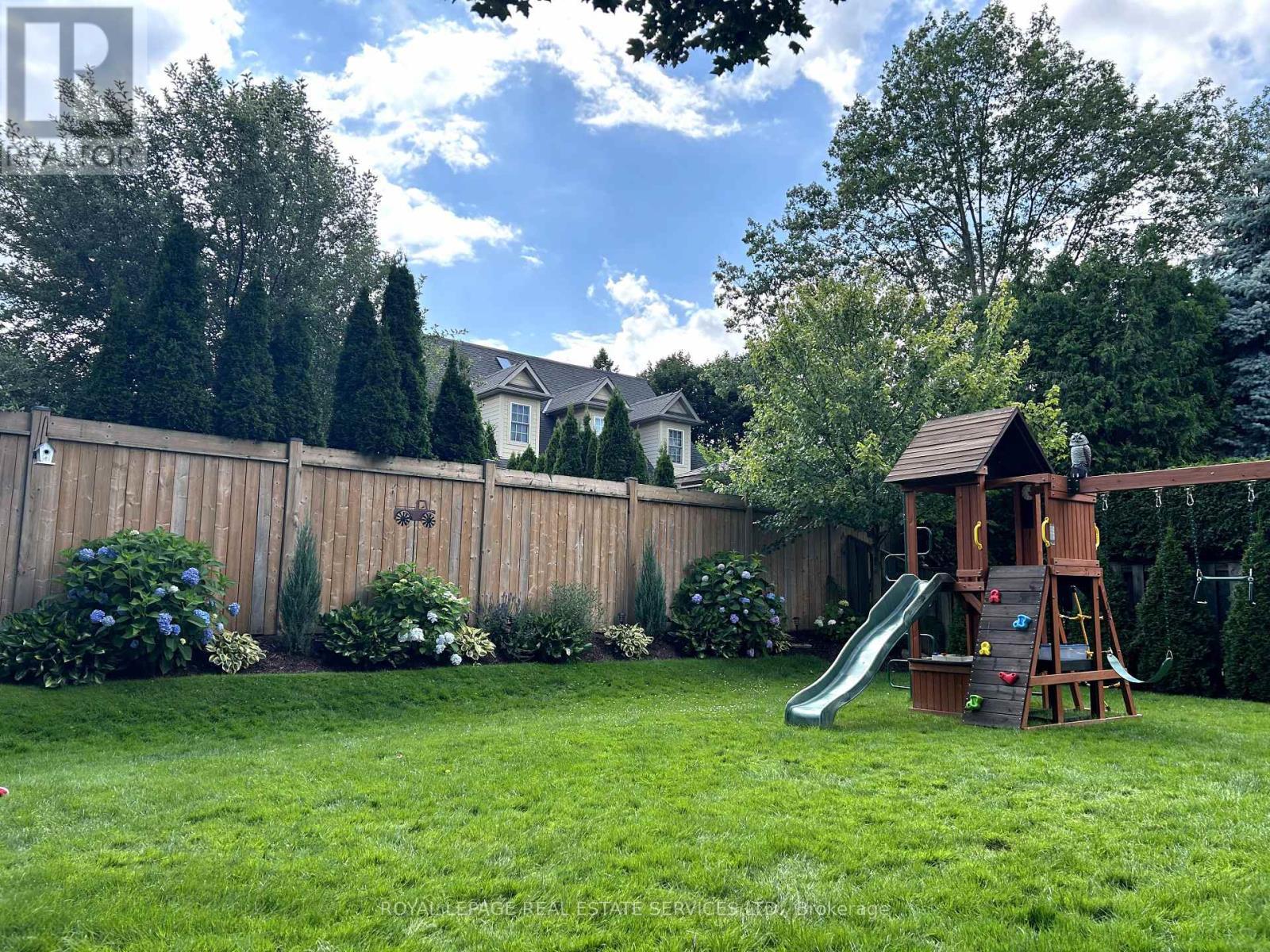 












856 TEAL DRIVE

,
Burlington,




Ontario
L7T2Y7

