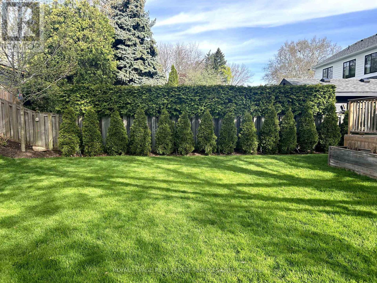 












856 TEAL DRIVE

,
Burlington,




Ontario
L7T2Y7


