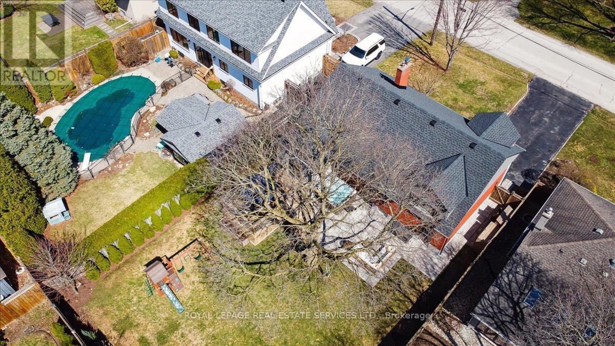 












856 TEAL DRIVE

,
Burlington,




Ontario
L7T2Y7

