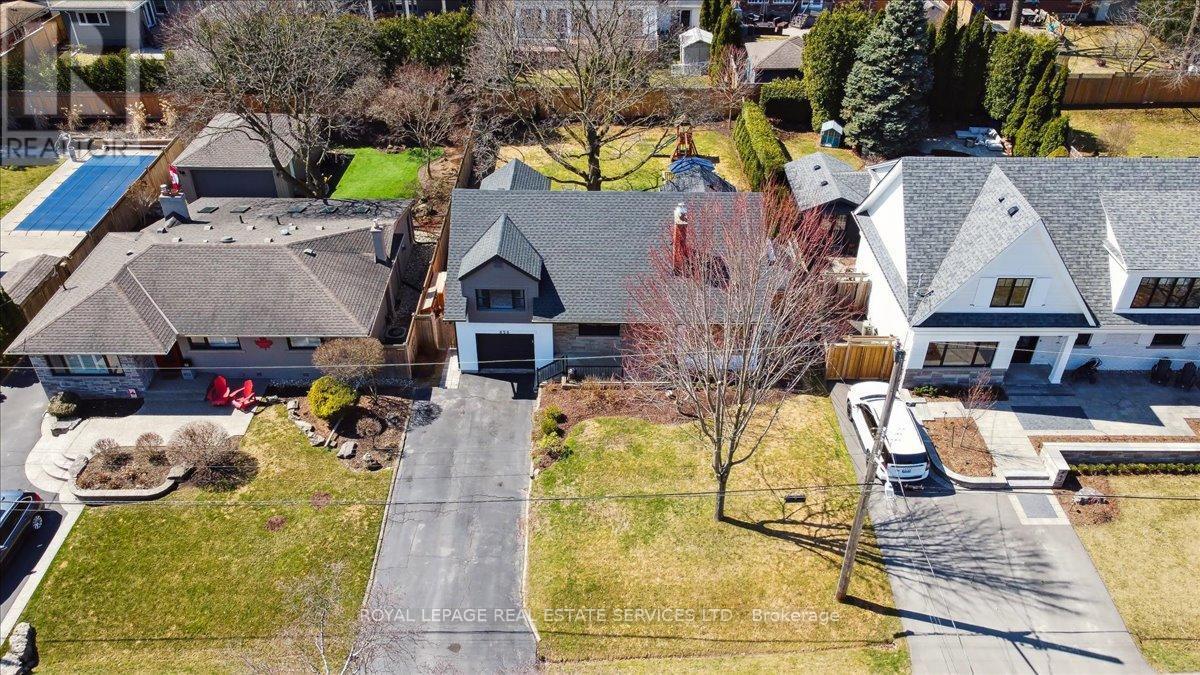 












856 TEAL DRIVE

,
Burlington,




Ontario
L7T2Y7

