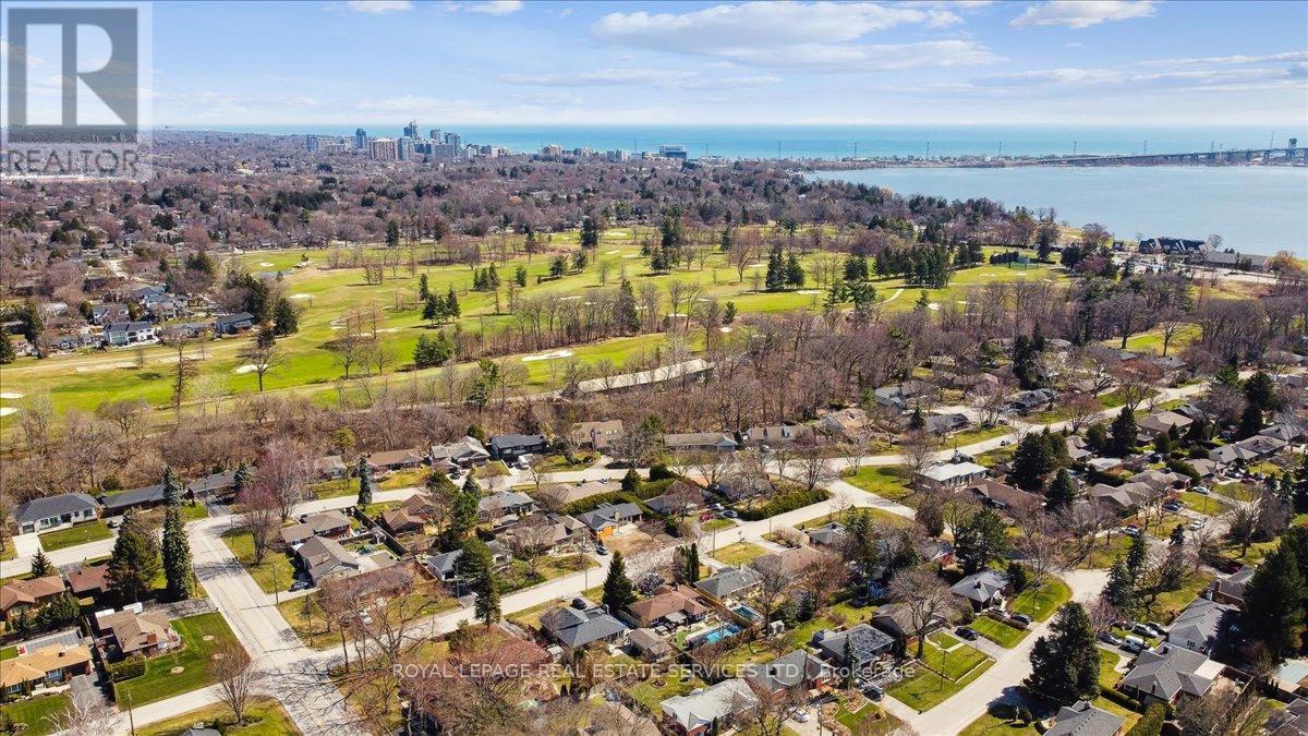 












856 TEAL DRIVE

,
Burlington,




Ontario
L7T2Y7

