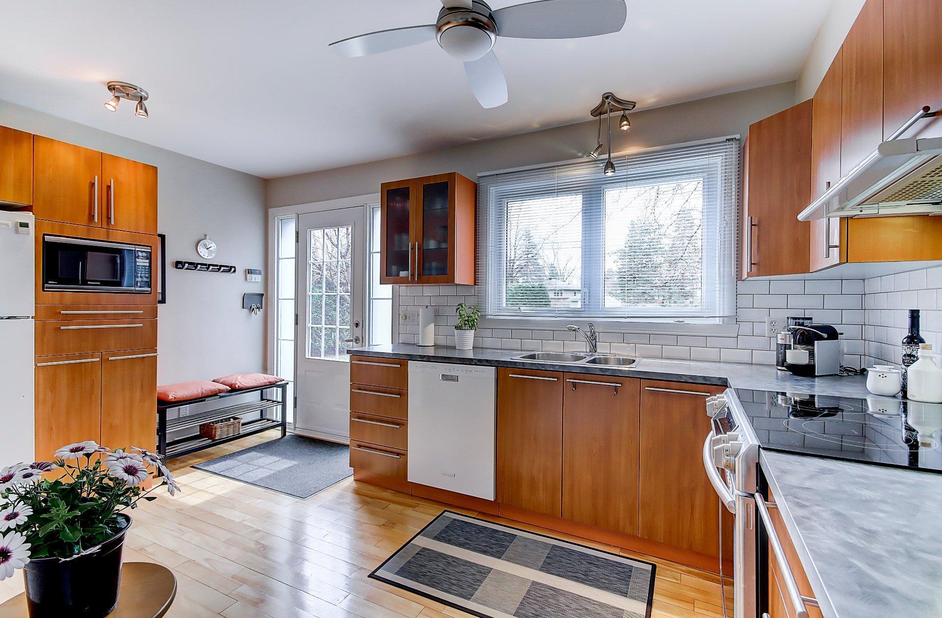 









165


Rue Hertel

,
Beloeil,




QC
J3G2M9

