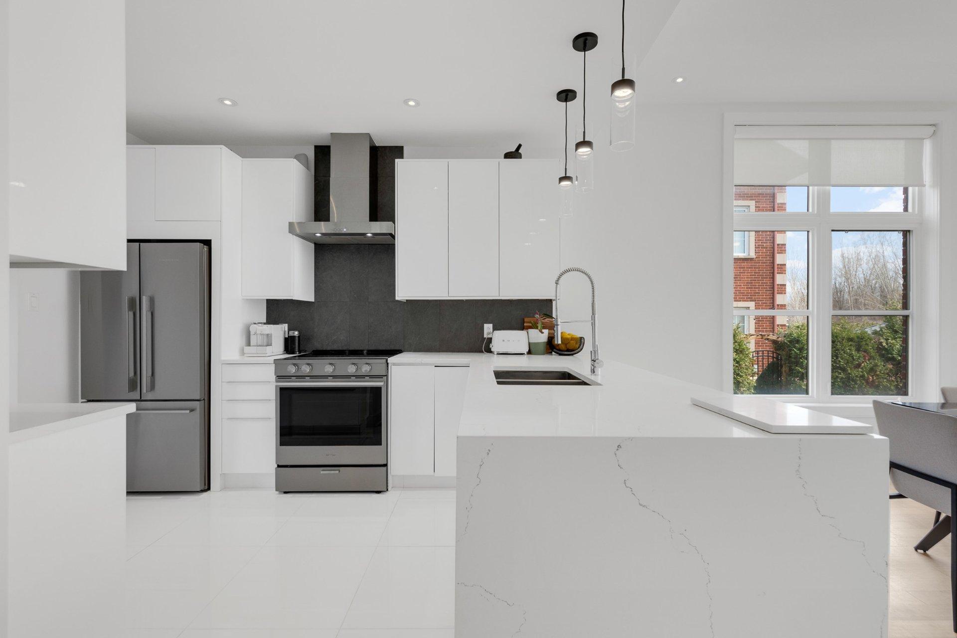 









13301


Boul. Cavendish

, 104,
Montréal (Saint-Laurent),




QC
H4R3N7


