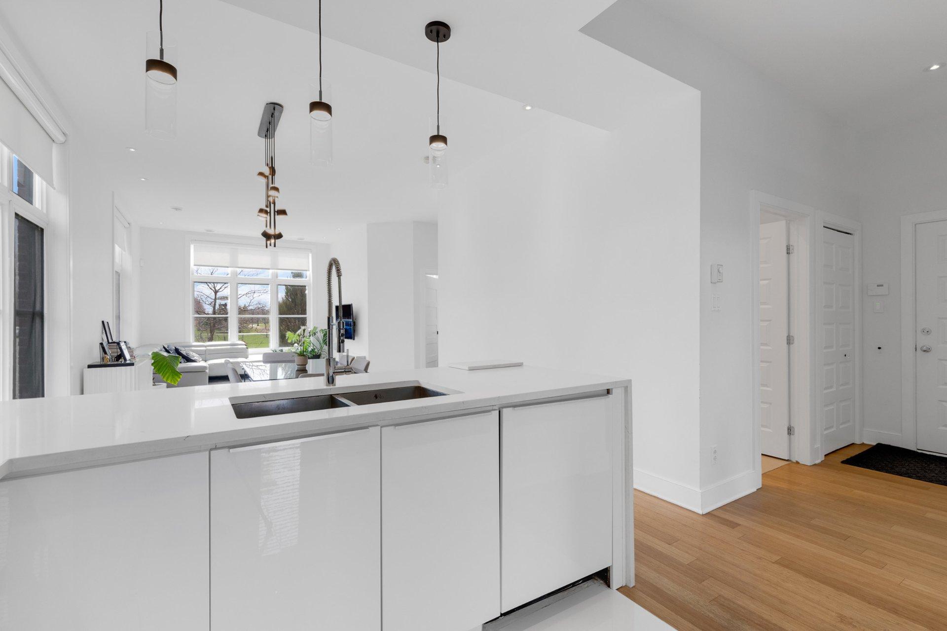 









13301


Boul. Cavendish

, 104,
Montréal (Saint-Laurent),




QC
H4R3N7

