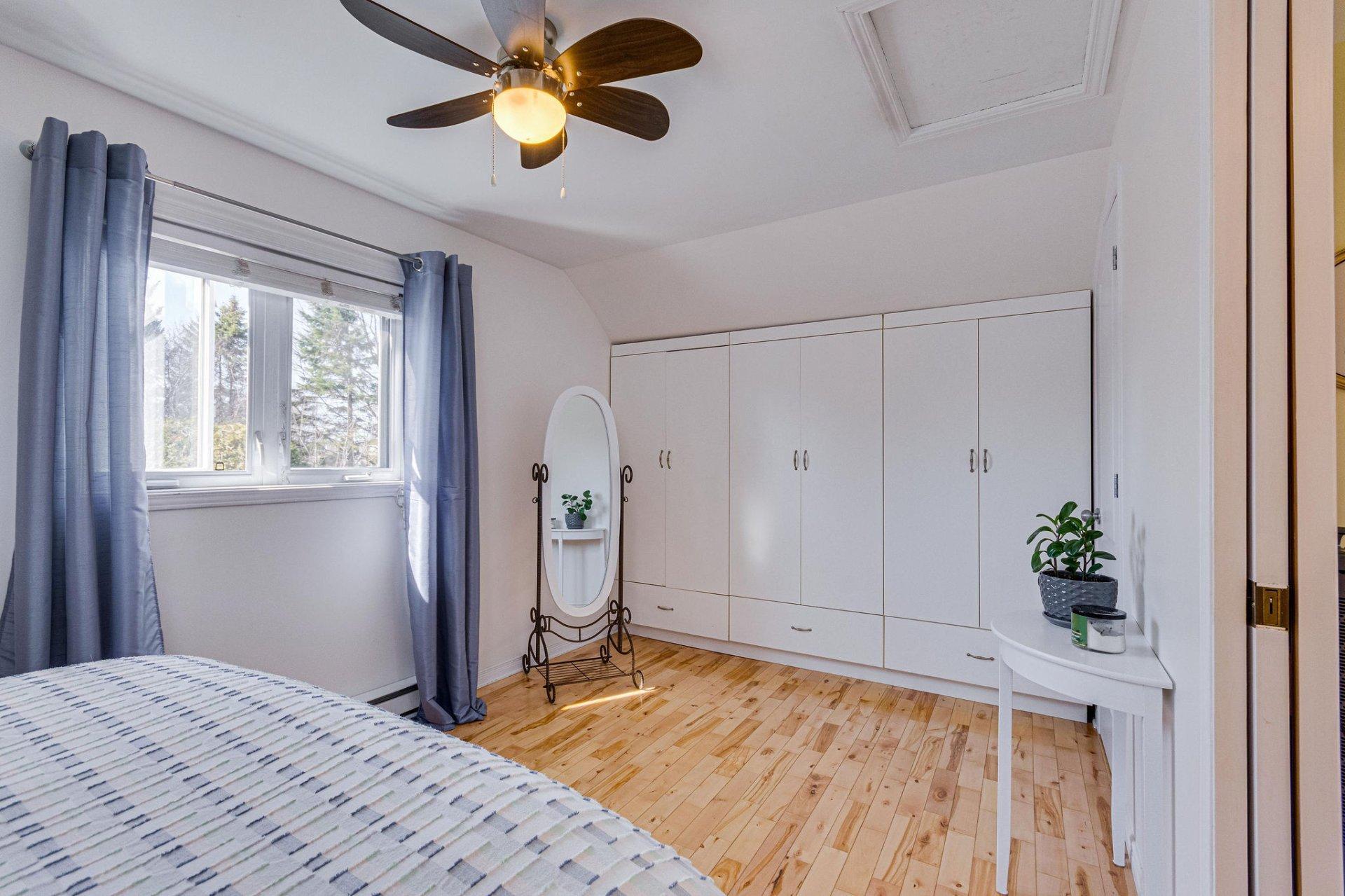 









198


Rue Church

,
Gatineau (Buckingham),




QC
J8L1P8

